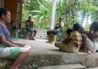 Bhabinkamtibmas-Polsek-Kolbano-Patroli-ke-Desa-Spaha,-Sampaikan-Himbauan-Kamtibmas-Kepada-Warga