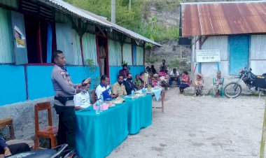 Hadir--di-Tengah-Warga,-Kapolsek--Amanatun-Selatan-Beri-Imbauan-Cegah-Virus-Corona