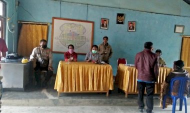 Pantau-pembagian-Bansos,-Kapolsek-Kie--Imabau-Cegah-Covid-19