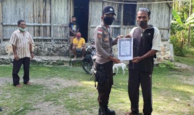 Polsek-Kolbano:-Bagikan-Maklumat-Kapolri-kepada-Warga-Demi-Cegah-Covid-19