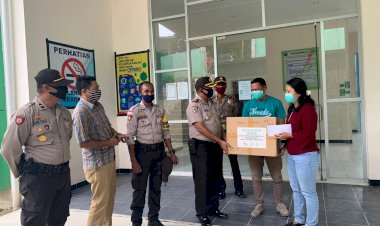 Waka-Polres-TTS-Bagi-APD-ke-Puskemas-Se’i