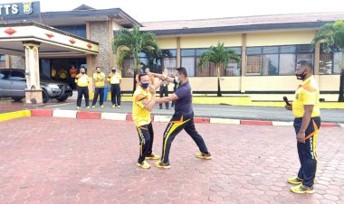 Kapolres-TTS-Pimpin-Latihan-Beladiri-Polri