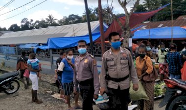 Patroli-ke-Pasar-Mingguan,-Personil-Polsek--Amanuban-Tengah-Inbau-warga-Cegah-Covid-19