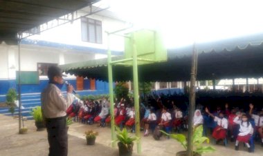 Sambang-ke-Sekolah,-Bhabainkamtibmas-Beri-Penyuluhan