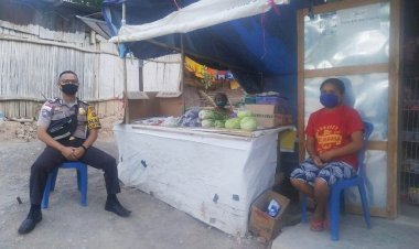 Sambangi-Warga-,-Bhabikamtibmas-Ingatkan-Patuhi-Protokol-Kesehatan
