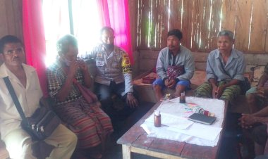 Bhabinkamtibmas-Bantu-Warga-Selesaikan-Permasalan-Di-wilayah-Desa-Binaannya