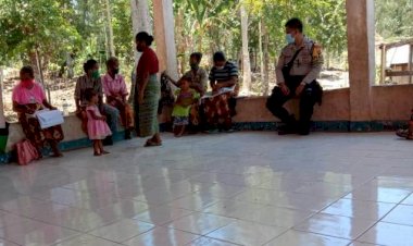 Cegah-Penyebaran-Covid-19,-Bhabinkamtibmas-Imbau-Warga-Desa- Patuhin-Protokol-Kesehatan