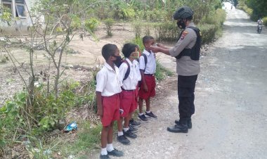 Cegah-Penyebaran-Covid-19,-Personil-Polsek-Amanuban-Timur-Beri-Edukasi-Kepada-Generasi-Penerus-Bangsa