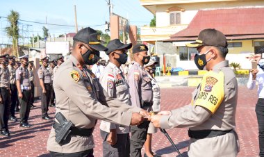 4 -Personil-Berprestasi,-Kapolres-TTS-Beri-Penghargaan