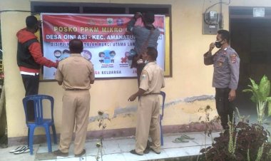 Pemasangan-Spanduk- Posko-PPKM- Oleh-Polsek-Amanatun-Selatan