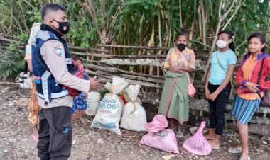 Sambangi-warga-,-Bhabinkamtibmas-Ajak -Patuhi-Prokes-Covid-19