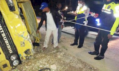 Dum-Truk-Terbalik-,-Sat-Lantas-Polres-TTS-Olah-TKP