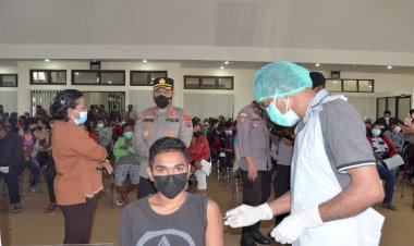 Vaksinasi-Nasional-Tni-Polri-Sehari-Satu-Juta-Orang,-Polres-TTS-Gelar-di-3-Tempat