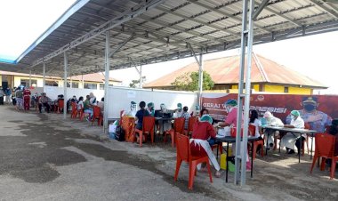 Ratusan-Warga-TTS-Datangi- Gerai-Vaksin-Presisi-Di-Polres-TTS