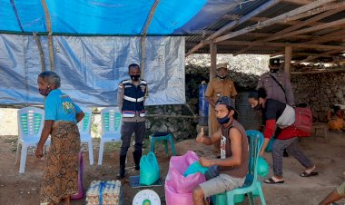 Aman-dan-Lancarnya-Penyaluran-BPNT,-Kapol-Sub-Sektor-Noebana-Monitoring-dan-Pengamanan