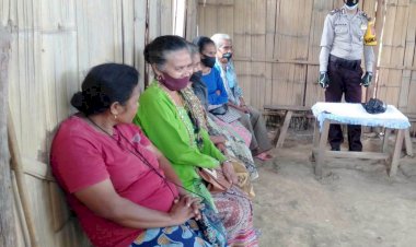 Temui-Warga,-Bhabainkamtibmas-sampaikan-pesan-Kamtibmas-dan-Patuhi-Prokes-Covid-19