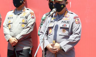 Tinjau-Vaksinasi-di-Surabaya,-Kapolri:-Datangi-dan-Layani-Warga-yang-Ada-Di-Titik-Tak-Terjangkau