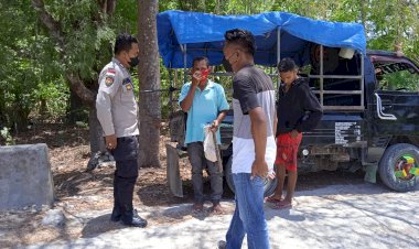 Temui-Warga,-Anggota-Polsek-Amanuban-Timur-Imbau-Patuhi-Prokes--​​​​​​​