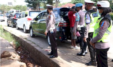 Kendaraan-Parkir-diatas-Trotoar-,-Polres-TTS-Melaksanakan-Penertiban