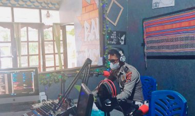 Melalui-Media-Radio-Mercy-FM,-Kanit-Kamsel-Sat-Lantas-Polres-TTS-Sampaikan-Imbauan--Tertib-Lantas-Dan-Prokes