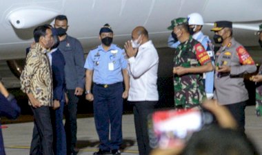 Tiba-di-Kupang,-Presiden-RI-Ir.-H.-Joko-Widodo-Disambut-Kapolda-NTT-Bersama-Forkopimda