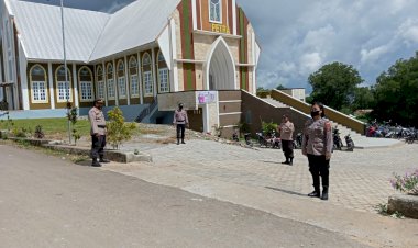 Jamin-Rasa-Aman-Dan-Nyaman,-Personil-Polres-TTS-dikerahkan-Pam-Kebaktian-Di-Gereja