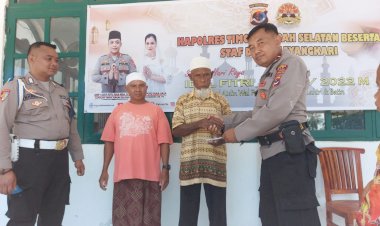 Wakili-Kapolres-TTS,-Kapolsek-Kualin-Serahkan-Zakat