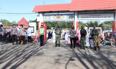 Bersinergi,-Personil-Polres-TTS-dan-Kodim-1621-Pam-Sholat-Ied-Hari-Raya-Idul-Fitri
