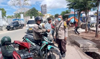 Tingkatkan-Kecintaan-Warga-Terhadap-Polri-menjelang-hari-Bhayakara-ke--76-Bhabinkamtibmas-Pos-Pol-Paris- Sambangi-Tukang-Ojek