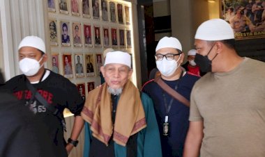 Polri-Paparkan-Kronologi-Penangkapan-Pimpinan-Khilafatul-Muslimin