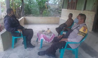 Meningkatkan-Kamtibmas-Yang-Aman-Dan-Kondusif,-Bhabinkamtibmas-Silahturahmi-Kerumah-Warga