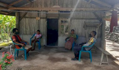 Tetap-Menigkatkan-Kamtibmas,-  Bhabinkamtibmas-Pos-Pol-Noebana-Gencar-Patroli-Dialogis