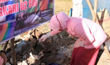 Kunker-Bersama-kapolda-NTT-Di-Polres-TTS,-Ketua -Bhayangkari-Daerah-NTT-Melaksanakan-Peletakan-Batu-Pertama -Pembangunan-Gedung-Baru-TK