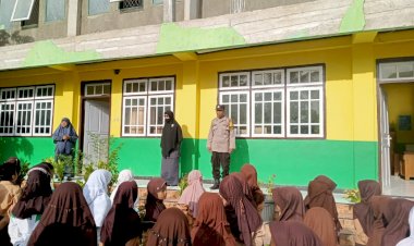 Hadir-di-Tengah-Siswa-MI-,-Bhabinkamtibmas-beri-edukasi-kepada-para-siswa