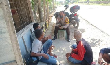 Demi-Perayaan-Nataru-yang- Aman-dan-Kondusif,-Bhabinkamtibmas-Gencar-Beri-Imbauan-Kamtibmas