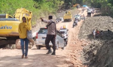 Urai-Kemacetan-di-Jalan-Altenatif-Kolonakaf,-Polsek-Kie-Tempatkan-Personil-Gatur-Lantas