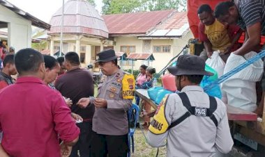 Meringankan-Beban-Warga-Akan-Kebutuhan-Beras,-Sat-Binmas-Polres-TTS-Bekerja-Sama-Dengan-Bulog-Kab.-TTS -Gelar-Pasar-Murah