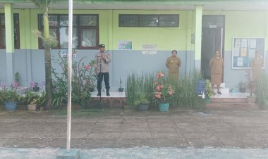 Hadir-Di-SMP-Kristen-3-Soe,-Kanit-Binkamsa--Sampaikan-Pesan-Kamtibmas