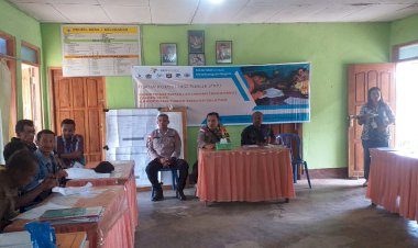 Hadir-di-tengah-Pertemuan-Warga,-Bhabinkamtibmas-Ajak-Sama--Sama-Jaga-Kamtibmas