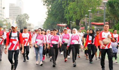 Fun-Walk-dengan-Lintas-Elemen,-Kapolri-Gaungkan-Jaga-Persatuan-Kesatuan-Bangsa