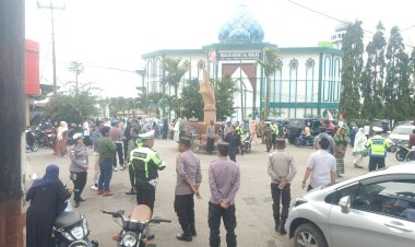 Aman-dan-Lancar-Pelaksanaan-Sholat-Sholat--Ied-hari-raya-Idul-Adha--1444-H,-Personil-Polres-TTS-Melaksanakan-Pengamanan