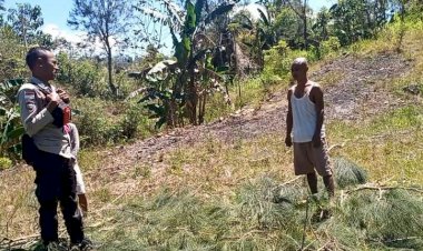 Temui-Warga-Di-lahan-Perkebunan-,-Bhabinkamtibmas-Imbau -Cegah-Karhutla