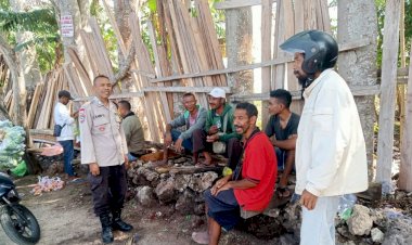 Jelang-Pemilu-2024,-Bhabinkamtibmas-Imbau-warga-Jaga-Kamtibmas-Agar-Tetap-Aman-Kondusif