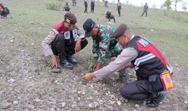 HIjaukan-Alam,- Bersinergi-Polres-TTS-dan-Kodim-1621 -Tanam-Anakan-Pohon