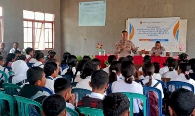 Melaksanakan -Sosialisasi,-Ini-Yang-Disampaikan-Kapolsek-Amanuban-Tengah-Kepada-Siswa-SMP