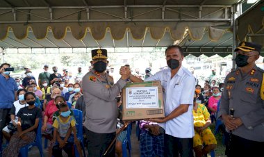 Kapolda-NTT-bersama-Danrem-161-dan-Danlanud-Eltari-Kupang-Berikan-Dukungan-Langsung-ke-Korban-Erupsi-Gunung-Lewotobi