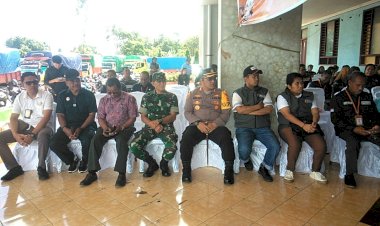 Kapolres-TTS,-Forkopimda-Serta-KPU-Kab-TTS-Lepas-Tim-Distribusi-Logistik-Ke-11-Kecamatan