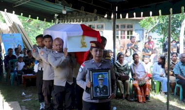 Bentuk-Penghormatan,-Polres-TTS-Gelar-Upacara-Pemakaman-Anggota-Yang-Meninggal-Dunia-Secara-Dinas-Polri