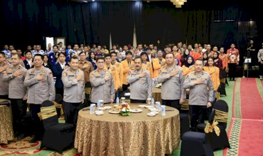 Undip-Juara-1-Lomba-Debat-Hukum,-Kadivkum-Polri:-Jadi-Wadah-Mahasiswa-Sikapi-Permasalahan-Hukum