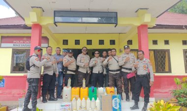Polsek-Mollo-Selatan--Berhasil--Gagalkan-Peredaran-Ratusan-Liter-Minuman-Keras-Berakohol